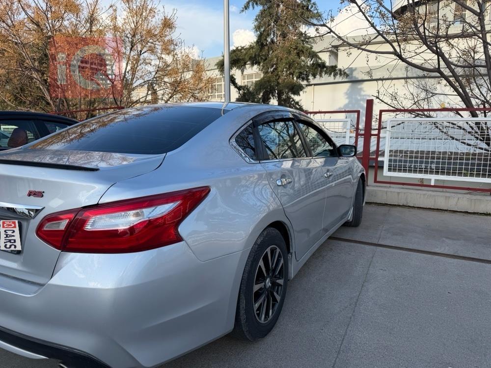 نيسان ألتيما